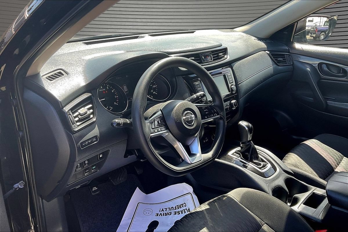 Used 2020 Nissan Rogue S FWD image 17