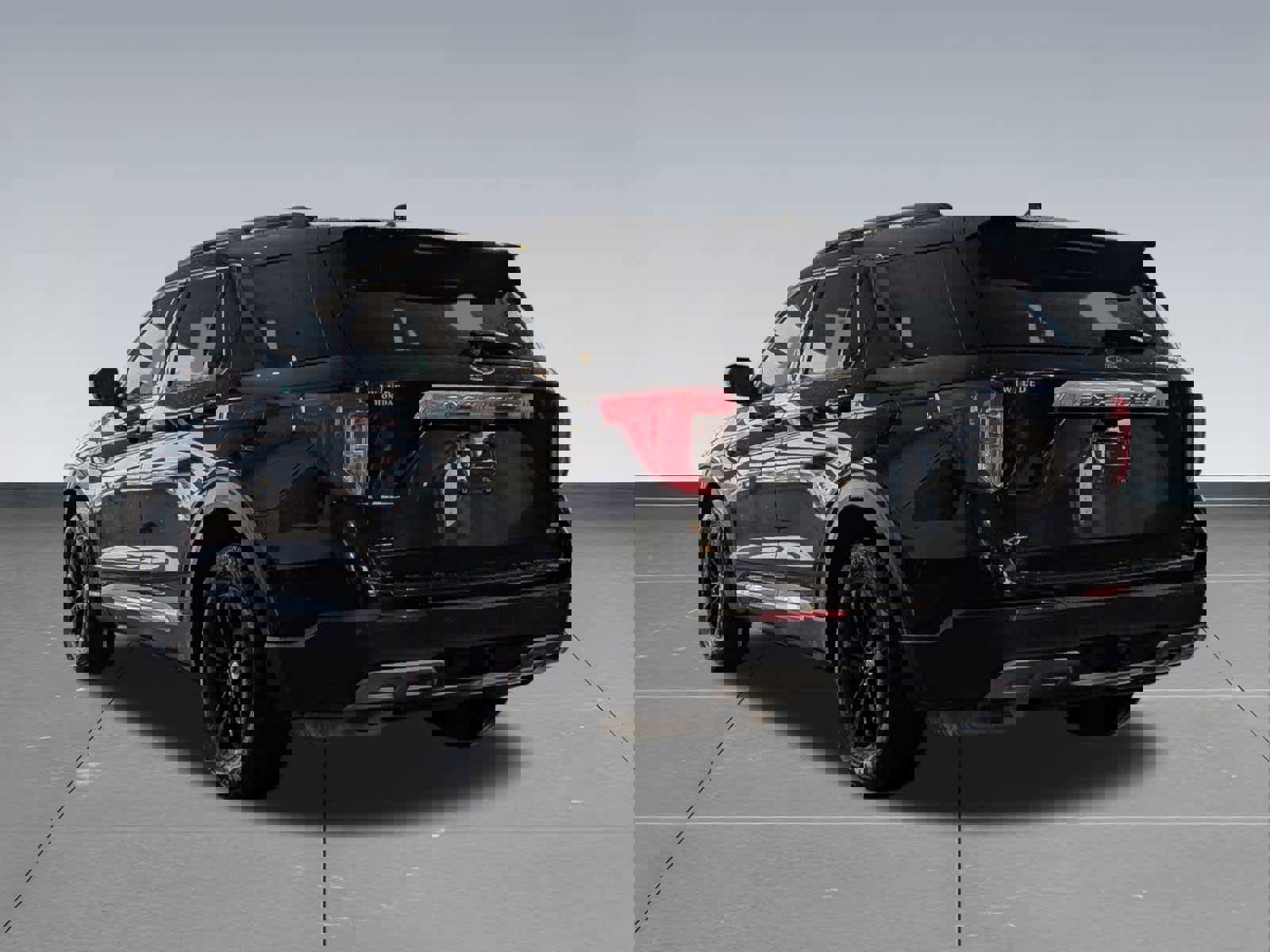 Used 2020 Ford Explorer XLT w/ Equipment Group 202A image 4