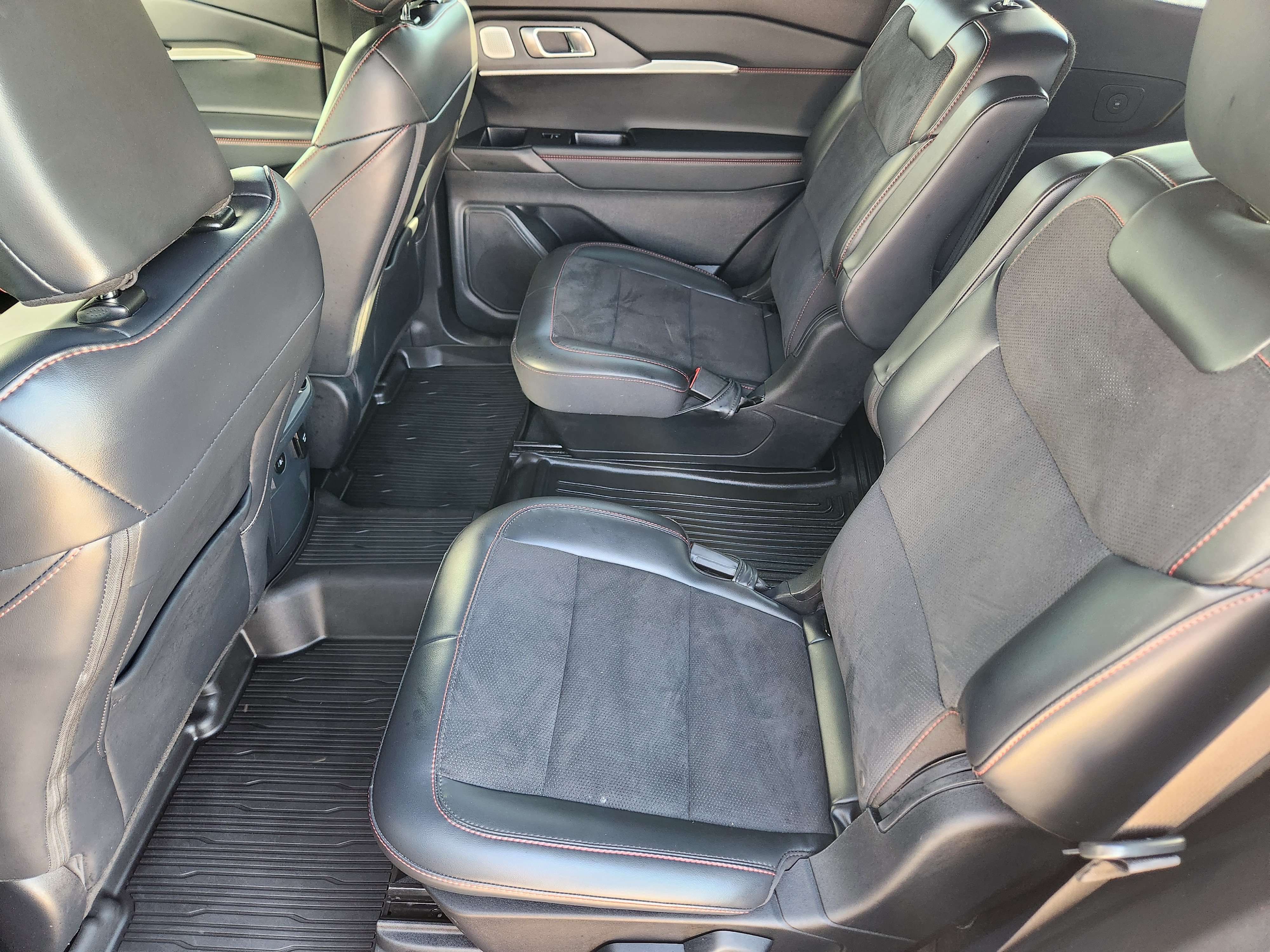 Used 2025 Ford Explorer ST AWD/4WD image 22