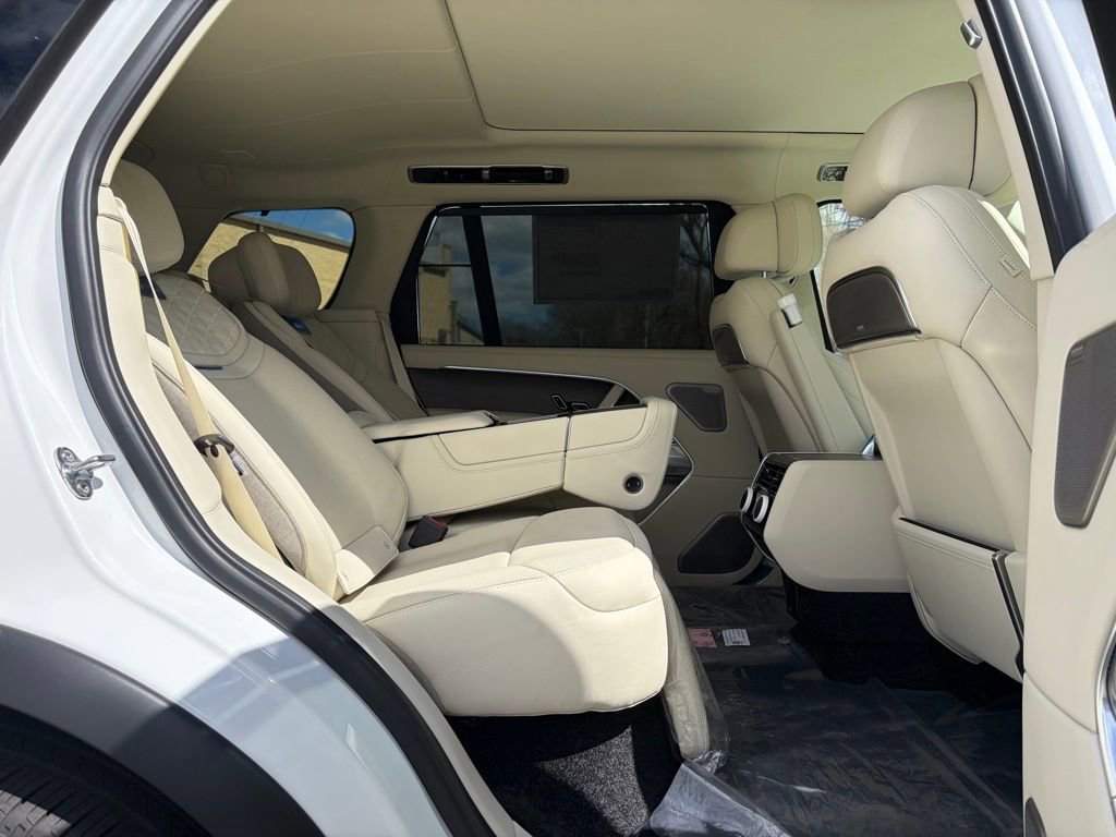 New 2026 Land Rover Range Rover SV image 17