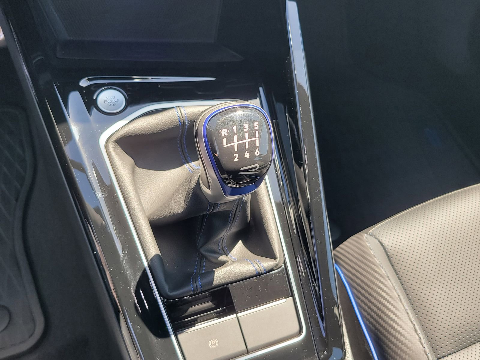 Used 2024 Volkswagen Golf R 2.0T image 27