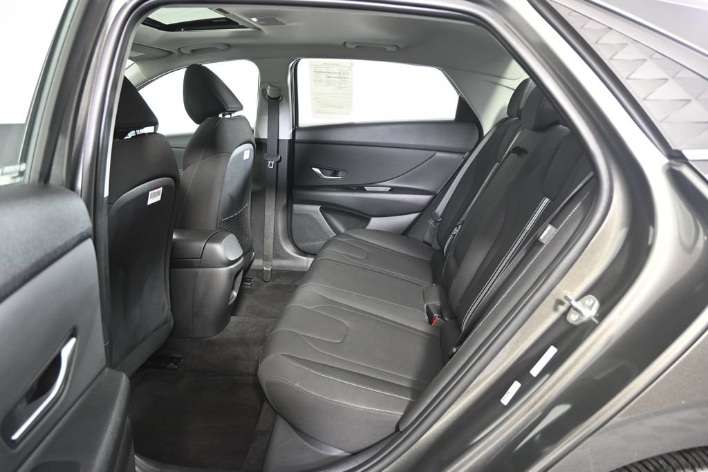 Used 2024 Hyundai Elantra SEL w/ Convenience Package FWD image 17