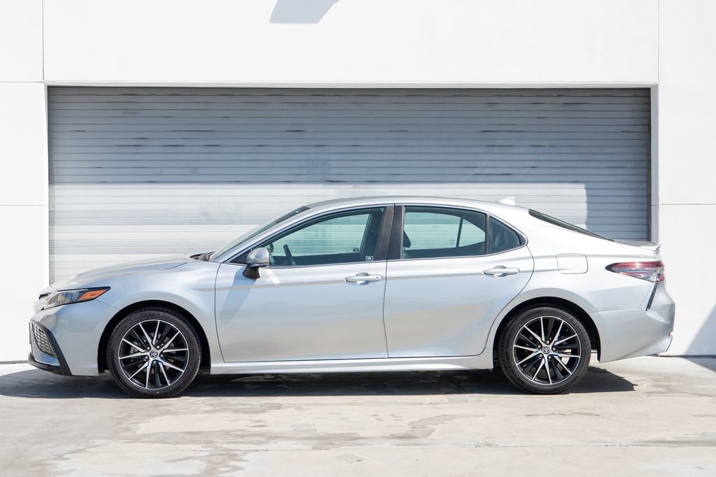 Used 2024 Toyota Camry SE FWD image 6