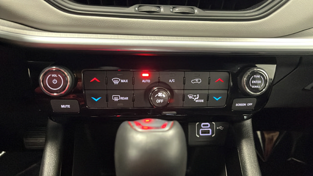 Used 2025 Jeep Compass Limited AWD/4WD image 17