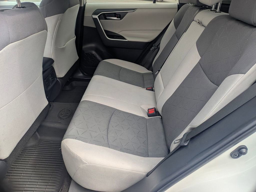 Used 2021 Toyota RAV4 XLE w/ Convenience Package image 32