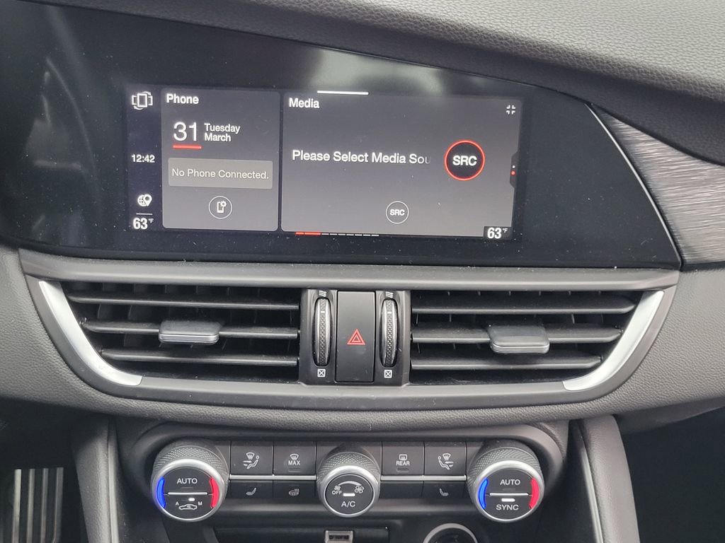 Used 2024 Alfa Romeo Giulia Sprint image 9