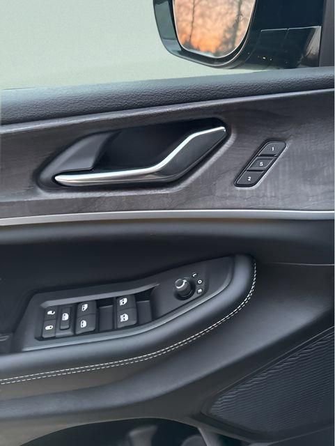 New 2025 Jeep Grand Cherokee L Limited w/ Luxury Tech Group II image 15