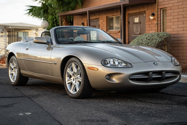 Used 2000 Jaguar XK8 Convertible RWD image 12