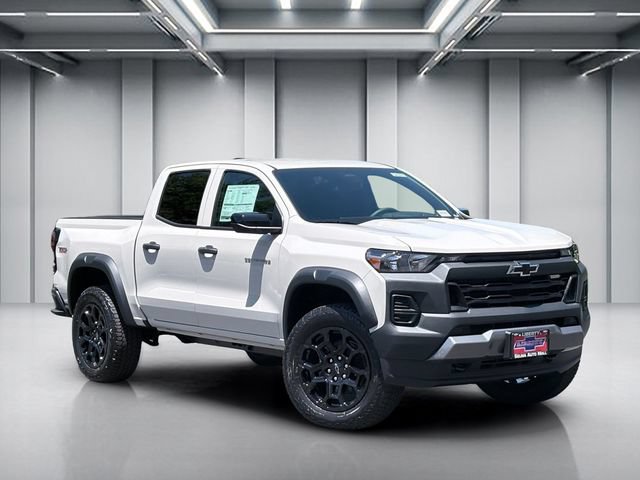 New 2026 Chevrolet Colorado Trail Boss w/ Midnight Edition AWD/4WD image 1