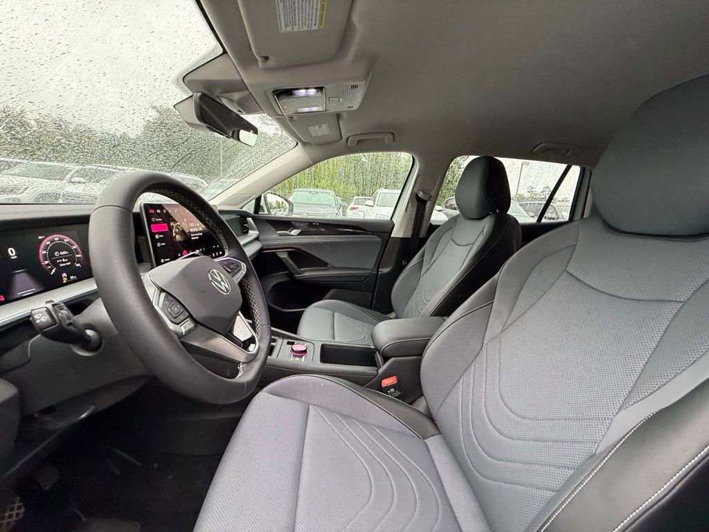 Used 2025 Volkswagen Tiguan SE FWD image 20