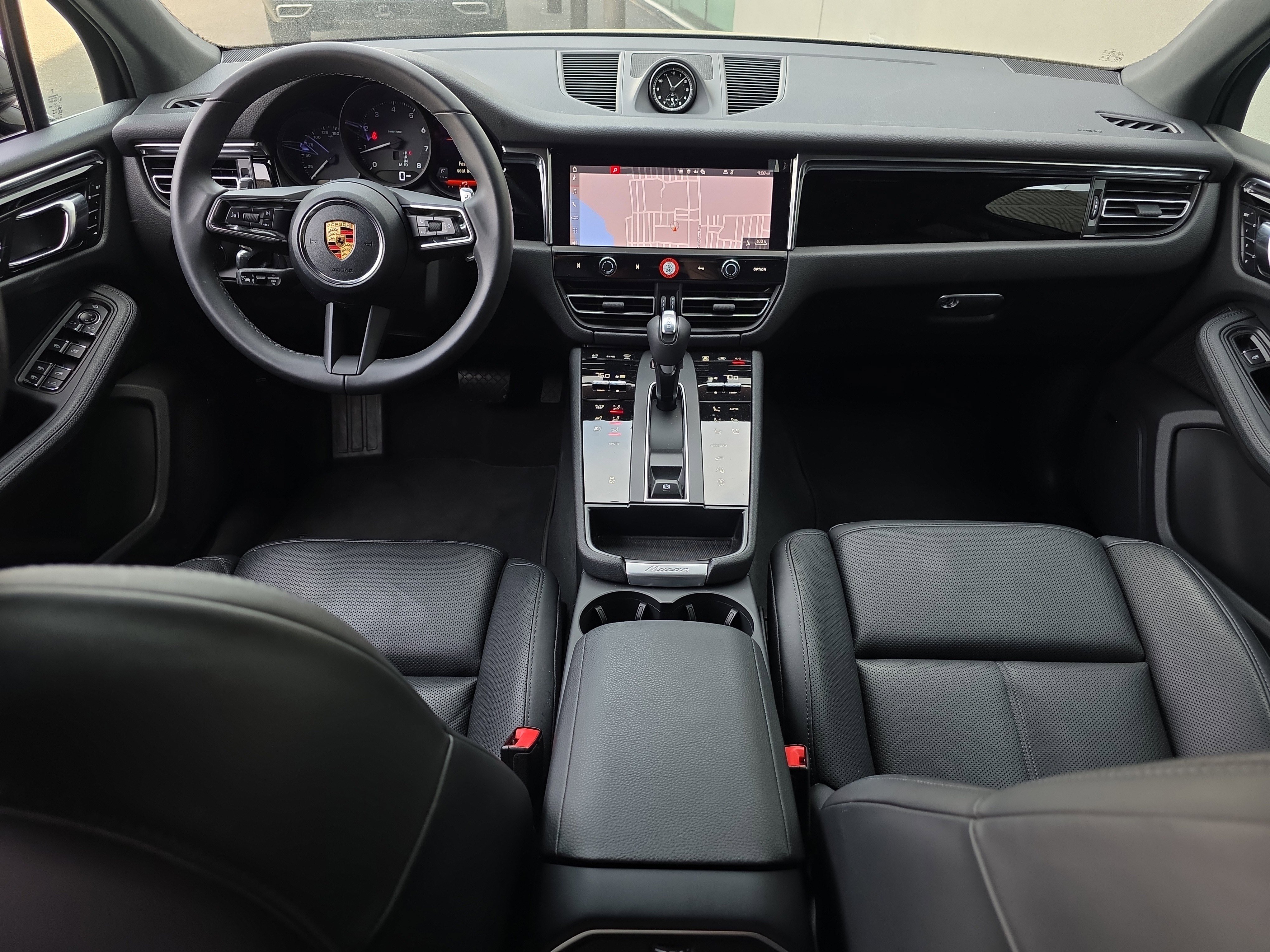 Used 2026 Porsche Macan AWD/4WD image 17