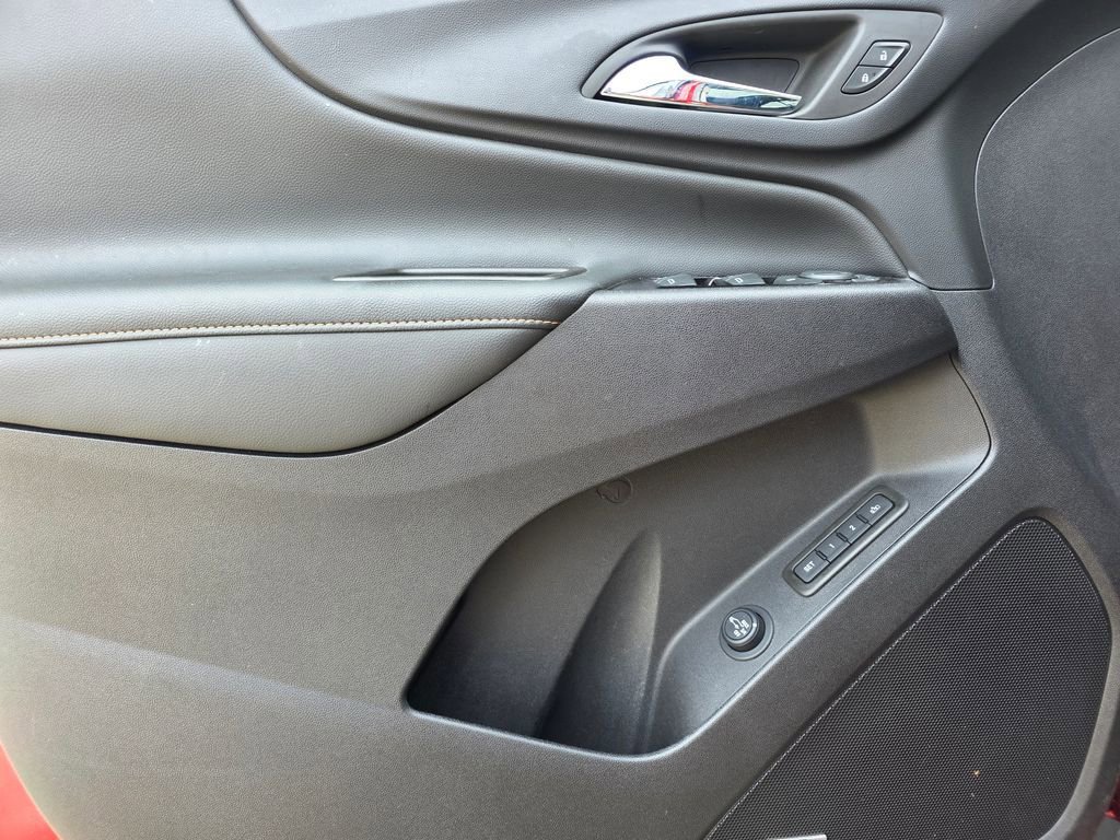 Used 2023 Chevrolet Equinox Premier image 16