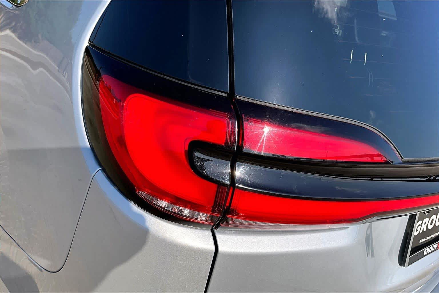 Used 2024 Chrysler Pacifica Touring-L FWD image 27
