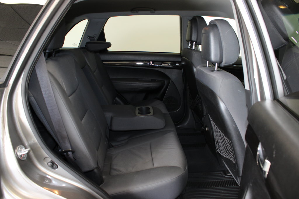 Used 2012 Kia Sorento FWD w/ Third Row Pkg image 9