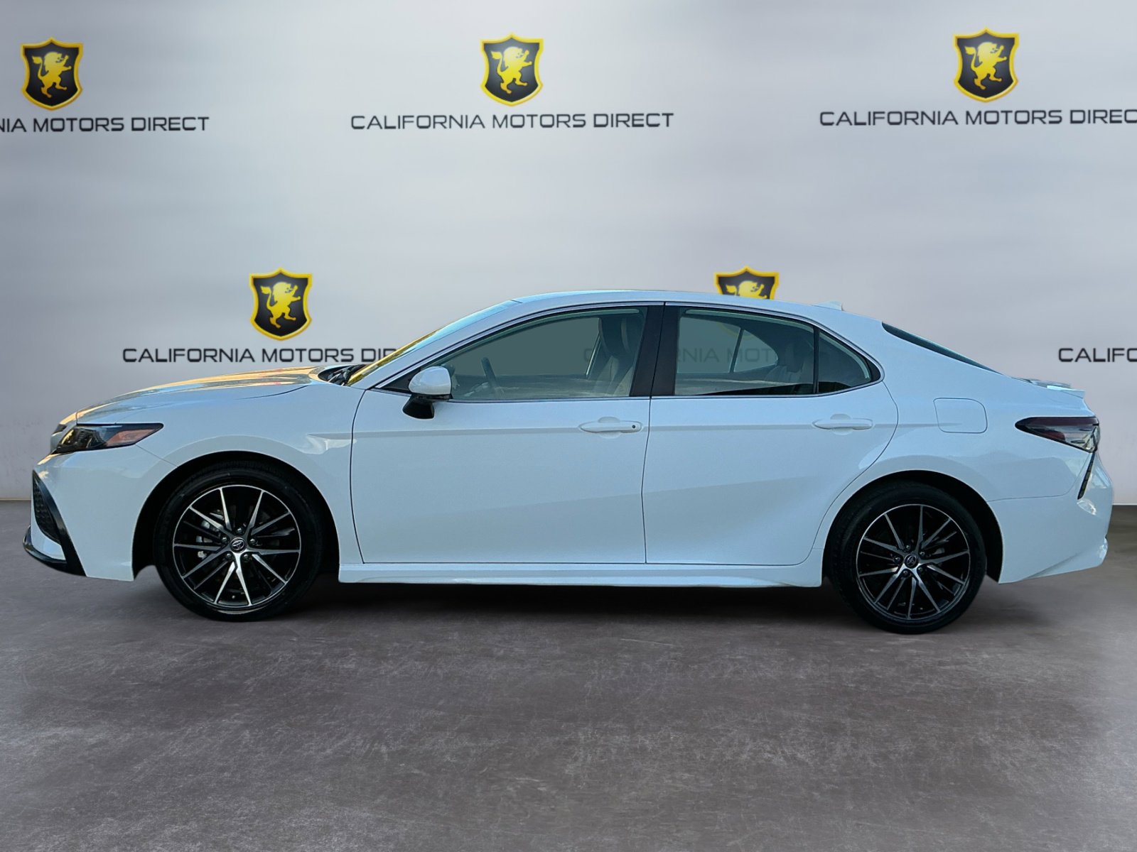 Used 2024 Toyota Camry SE image 8