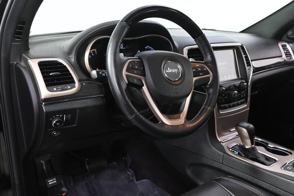 Used 2017 Jeep Grand Cherokee Overland AWD/4WD image 12