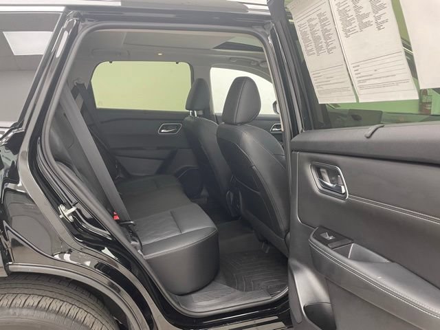 Used 2026 Nissan Rogue Platinum w/ Platinum Premium Package AWD/4WD image 16