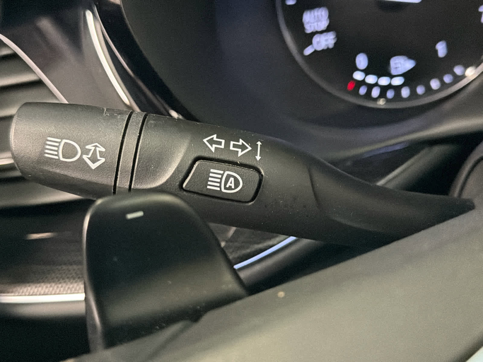 Used 2023 Buick Envision Essence image 41