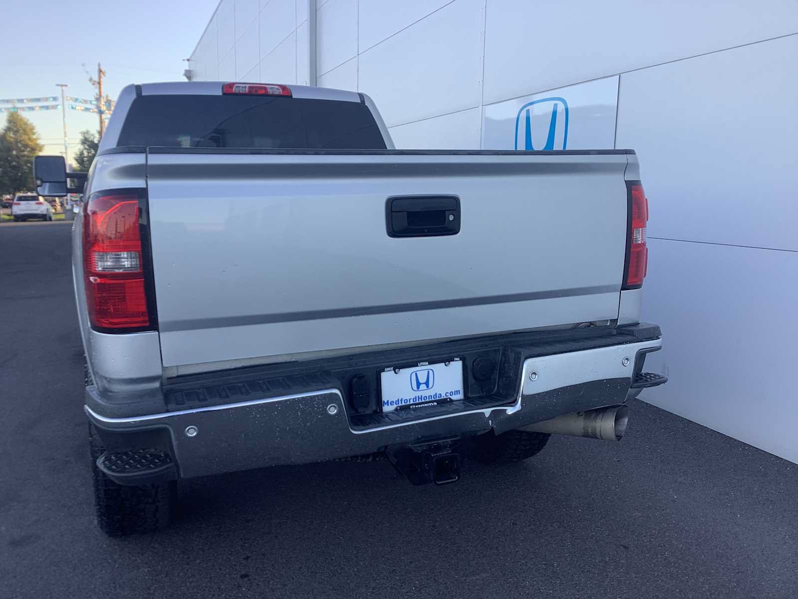 Used 2016 GMC Sierra 2500 SLT w/ Duramax Plus Package AWD/4WD image 5