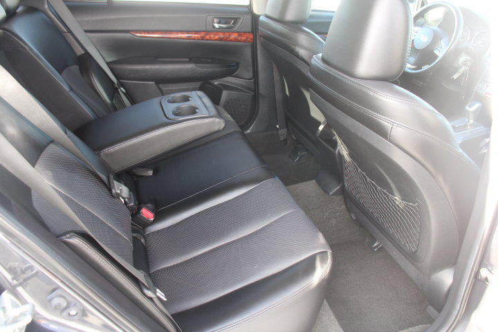 Used 2012 Subaru Outback 3.6R Limited w/ Moonroof Pkg AWD/4WD image 18
