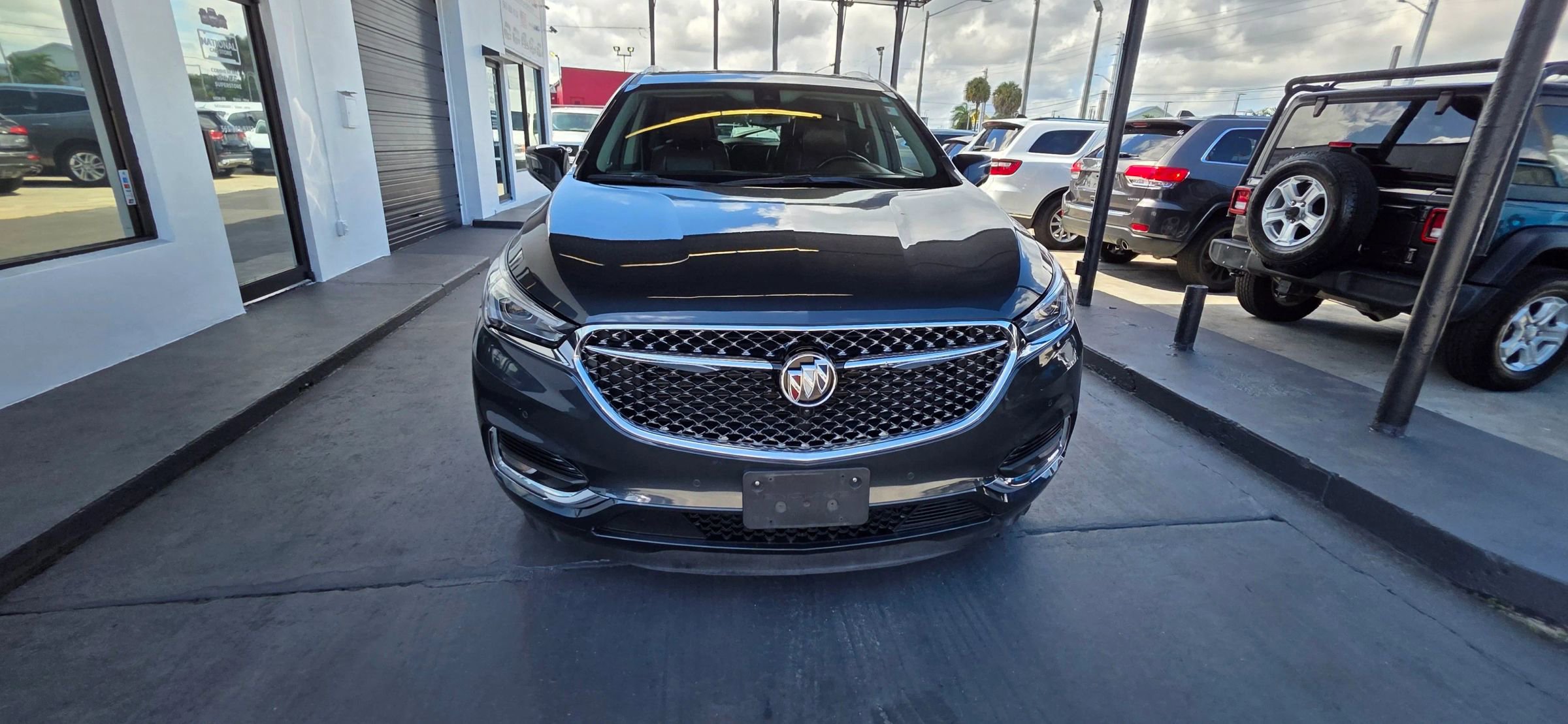 Used 2018 Buick Enclave Avenir w/ Avenir Technology Package AWD/4WD image 22