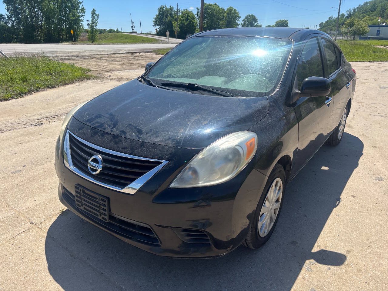 Used 2012 Nissan Versa SV w/ Convenience Pkg FWD image 2
