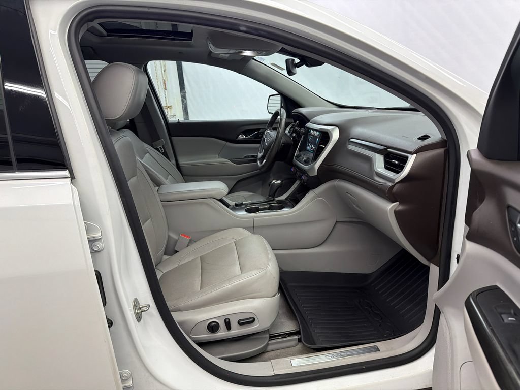 Used 2017 GMC Acadia SLT w/ LPO, Cargo Package FWD image 15