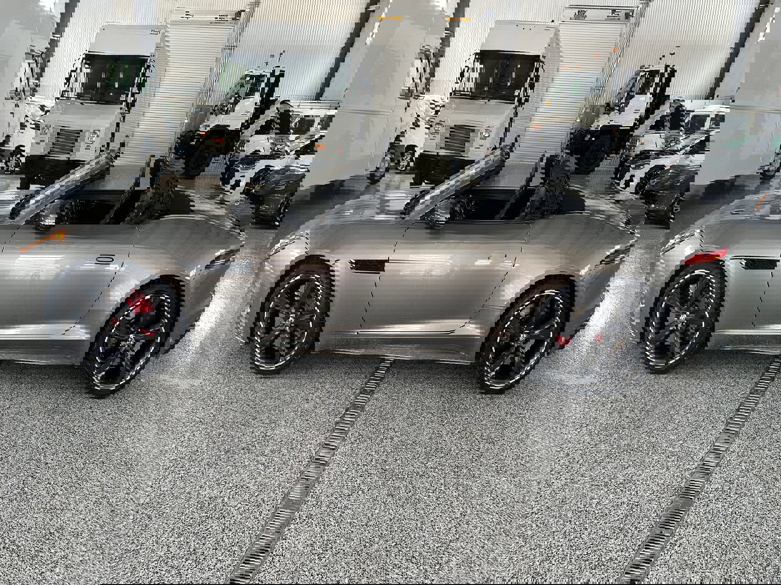 Used 2018 Jaguar F-TYPE R image 27