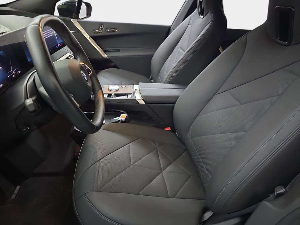 Used 2024 BMW iX xDrive50 w/ Premium Package image 18