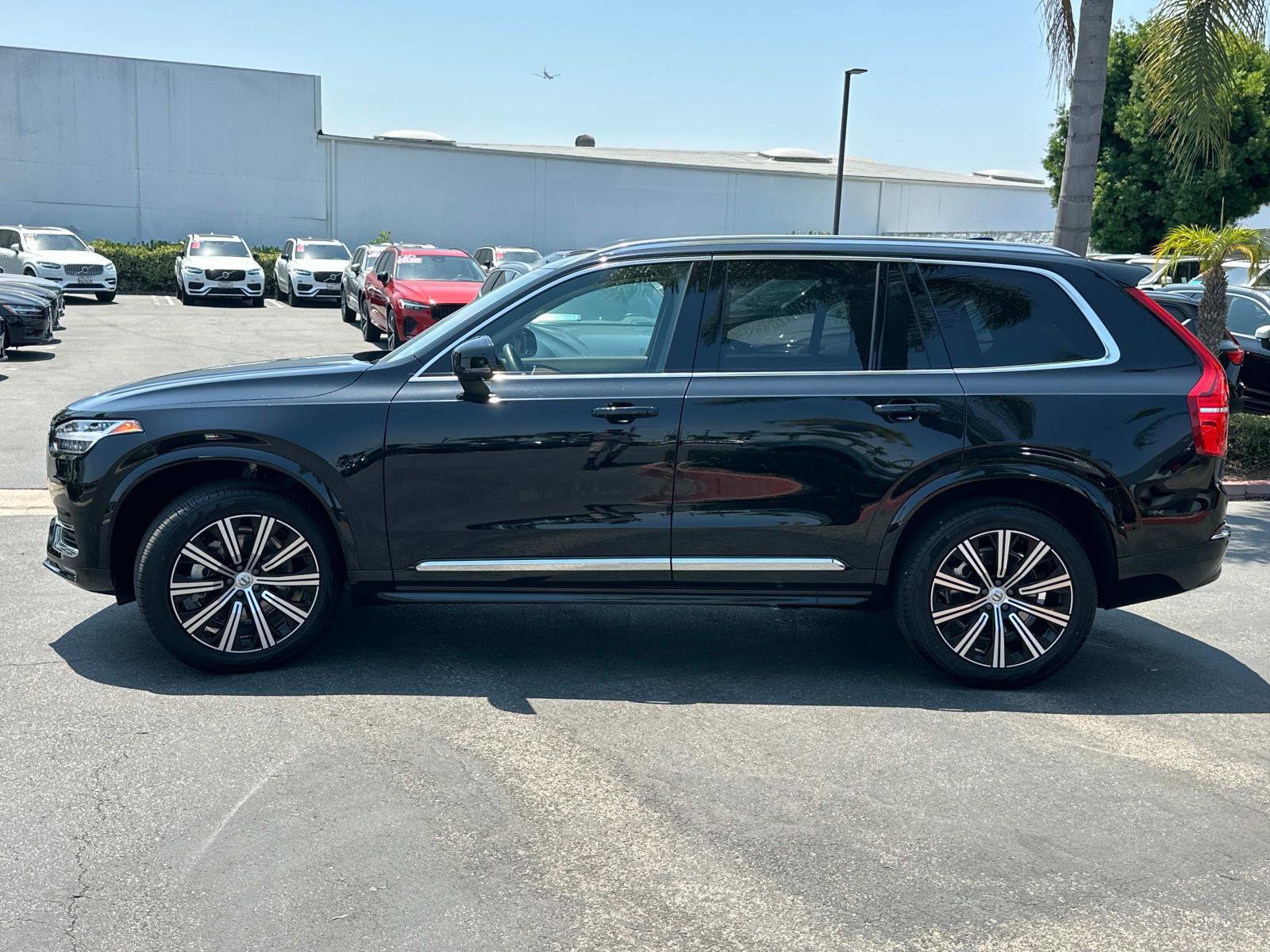 Certified 2025 Volvo XC90 B6 Plus image 7