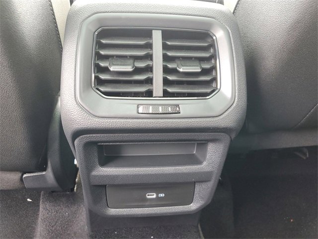 New 2025 Volkswagen Taos SE image 13