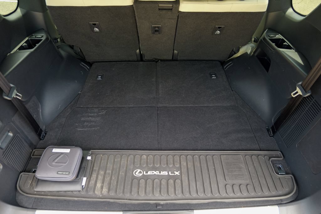 Used 2024 Lexus LX 600 4WD w/ Appearance Package image 65