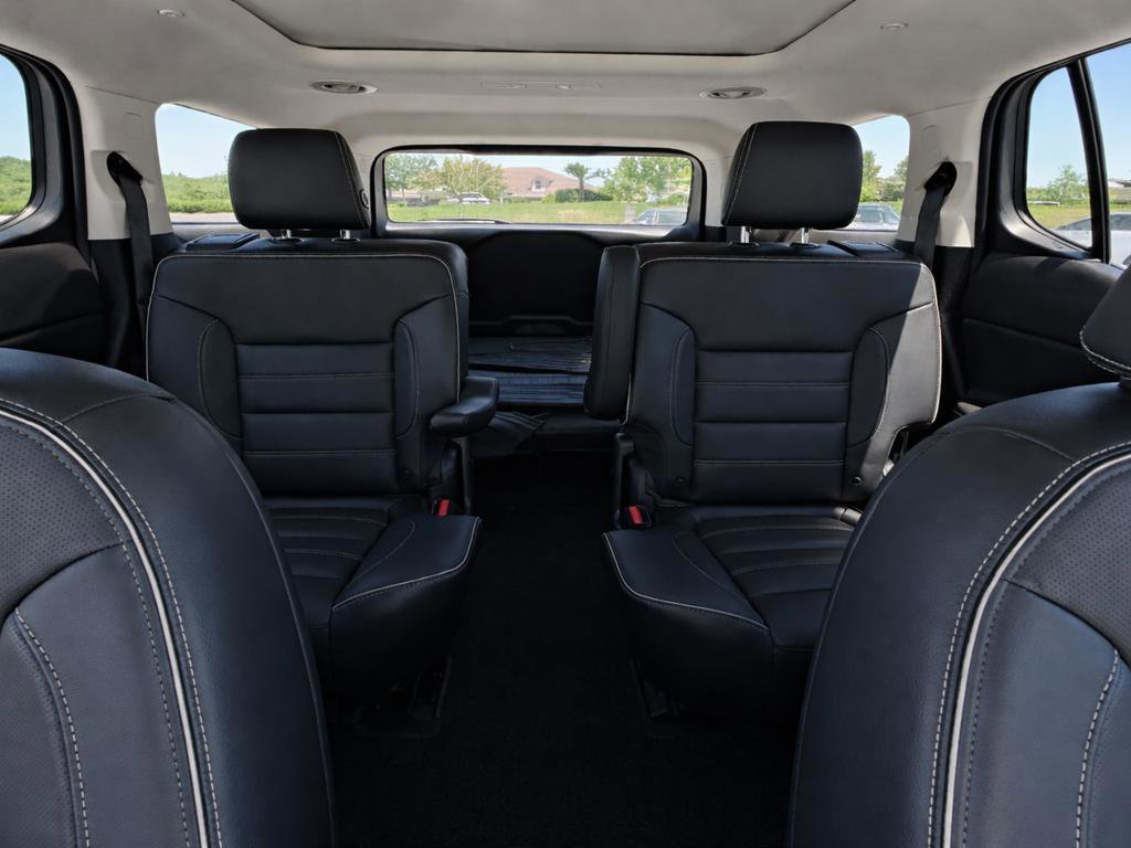 Used 2018 GMC Acadia Denali w/ Technology Package FWD image 14