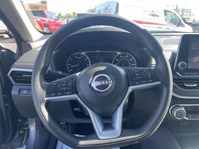 Used 2025 Nissan Altima 2.5 SV FWD image 19