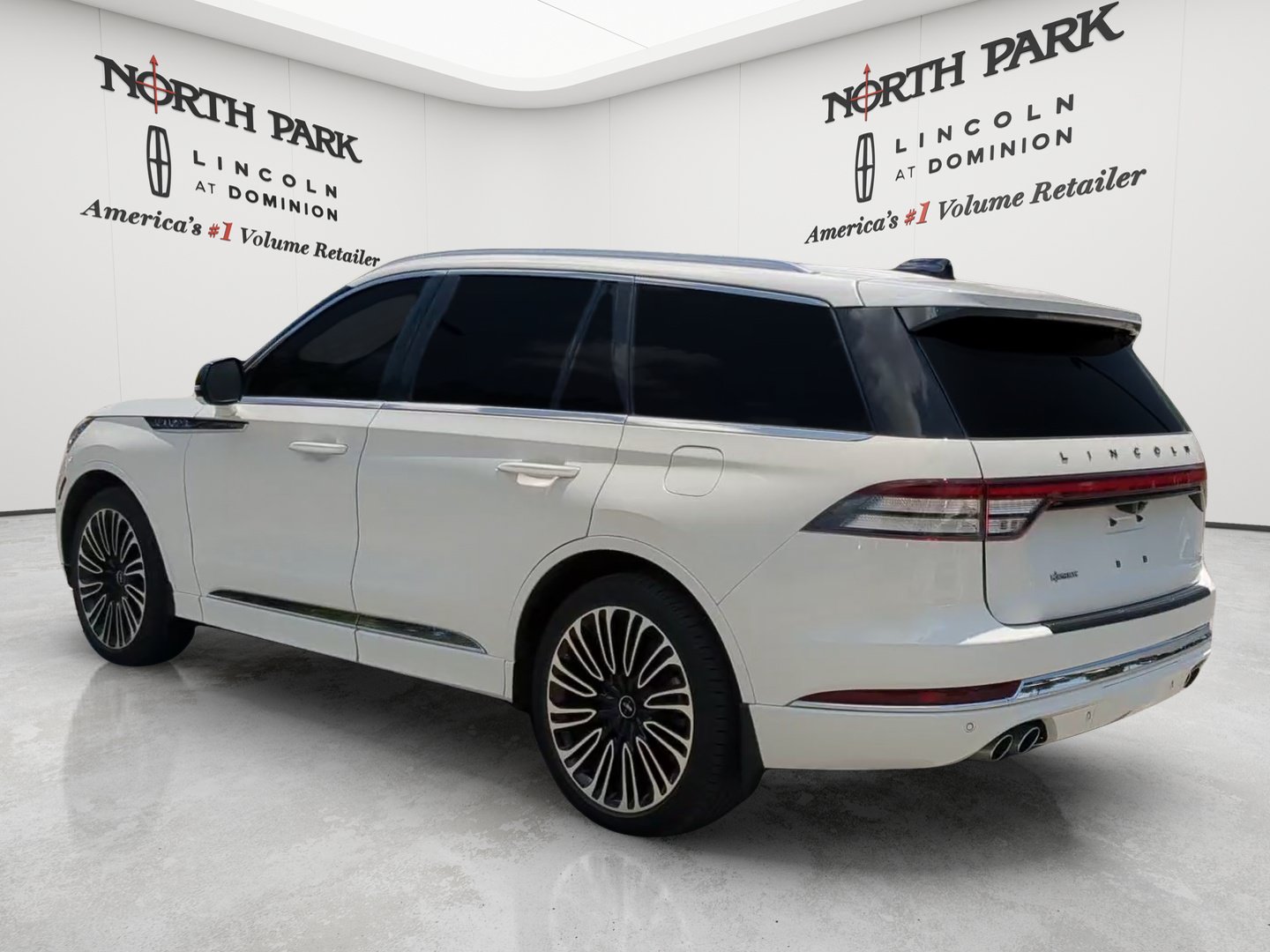 Used 2025 Lincoln Aviator Black Label AWD/4WD image 3