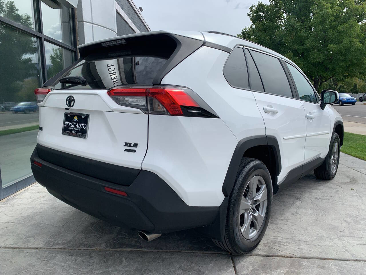 Used 2024 Toyota RAV4 XLE image 5