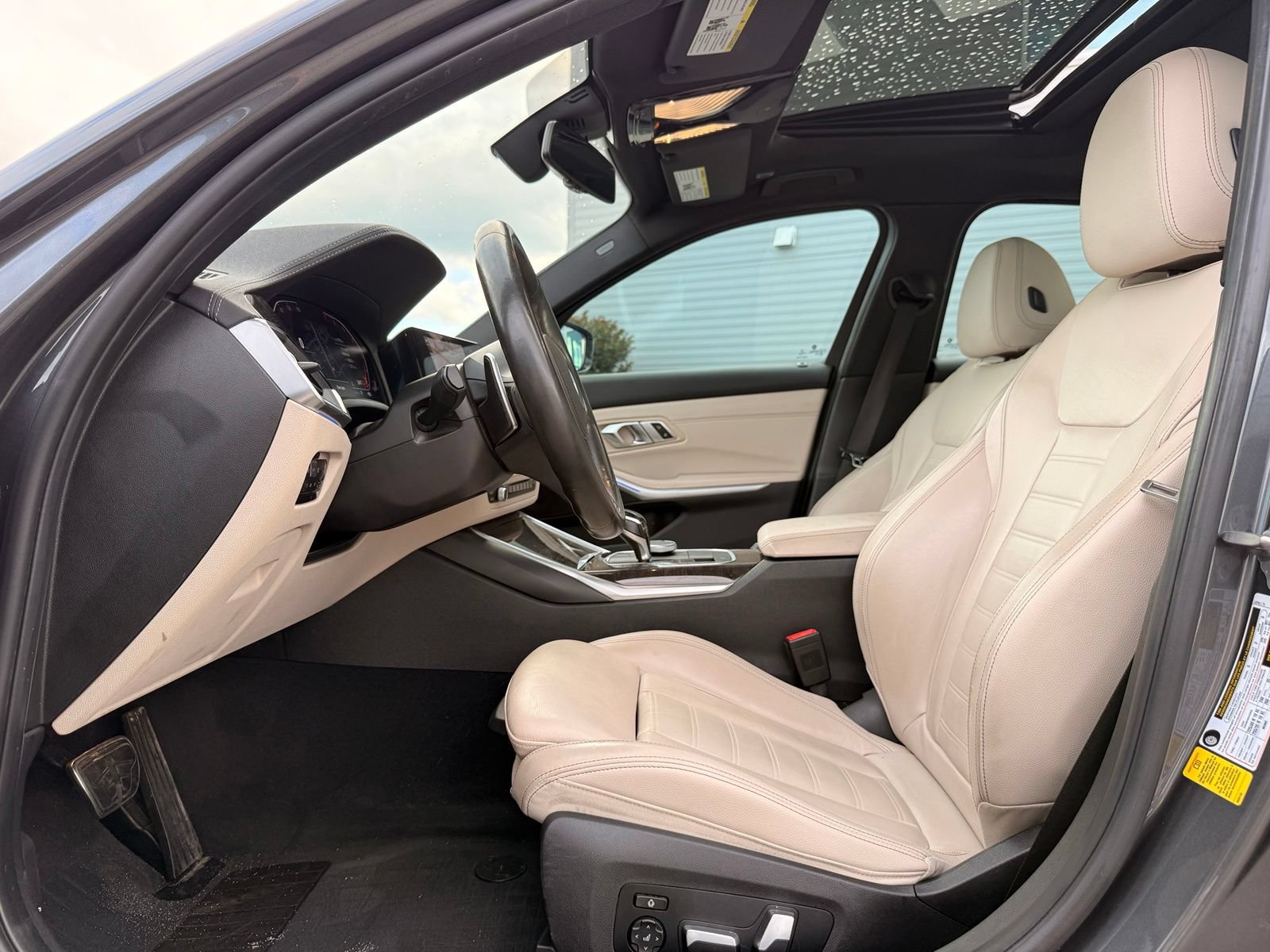 Used 2020 BMW 330i Sedan w/ M Sport Package RWD image 19
