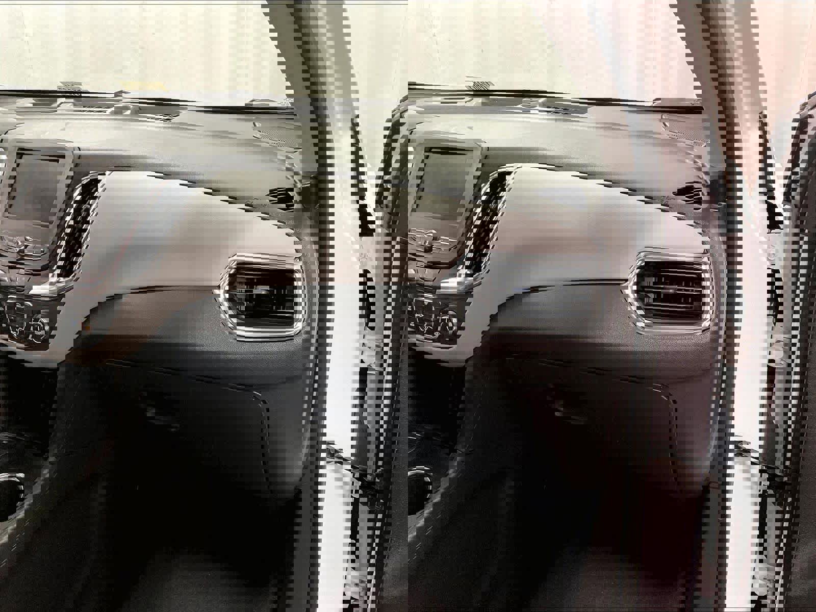 Used 2024 Chevrolet Equinox LS w/ LS Convenience Package image 13