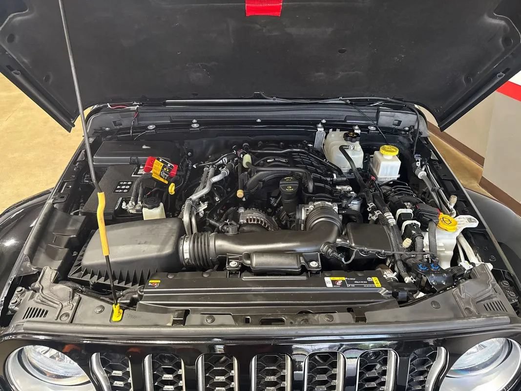 Used 2023 Jeep Gladiator Overland w/ Cold Weather Group AWD/4WD image 43