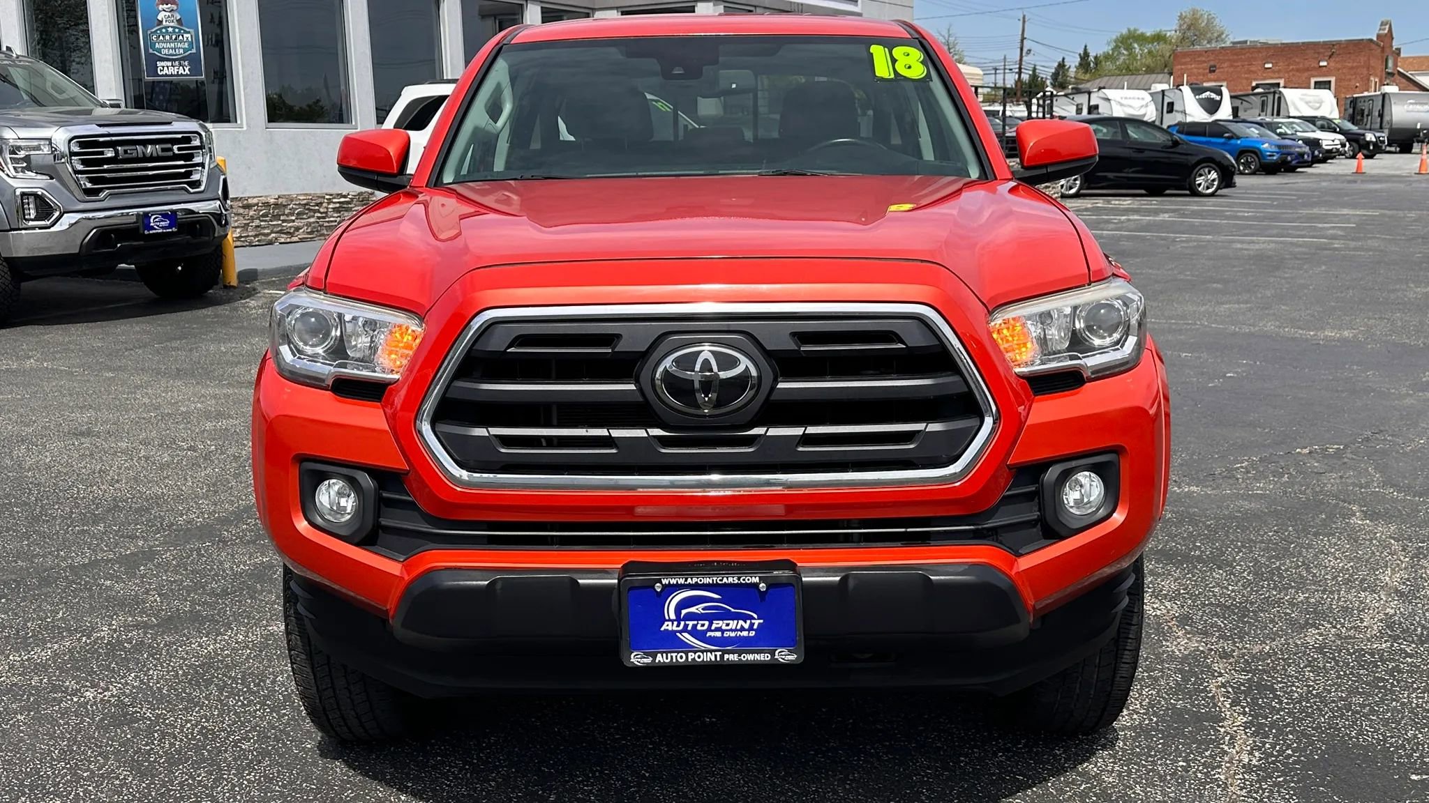 Used 2018 Toyota Tacoma SR5 AWD/4WD image 2