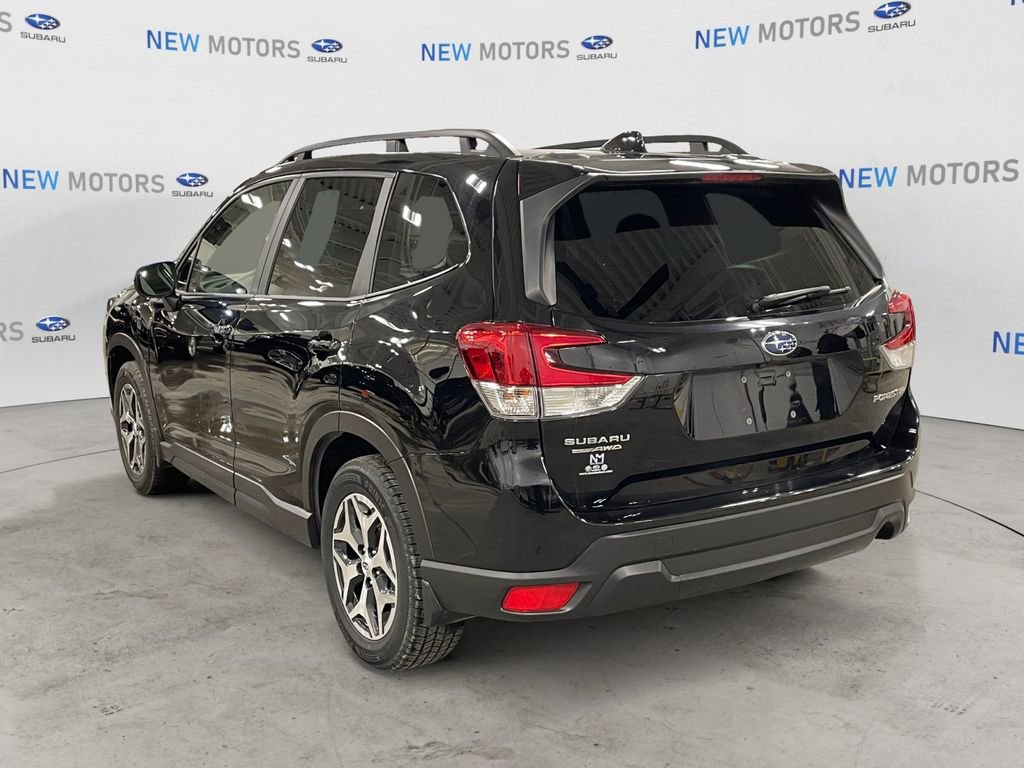 Used 2023 Subaru Forester Premium image 3