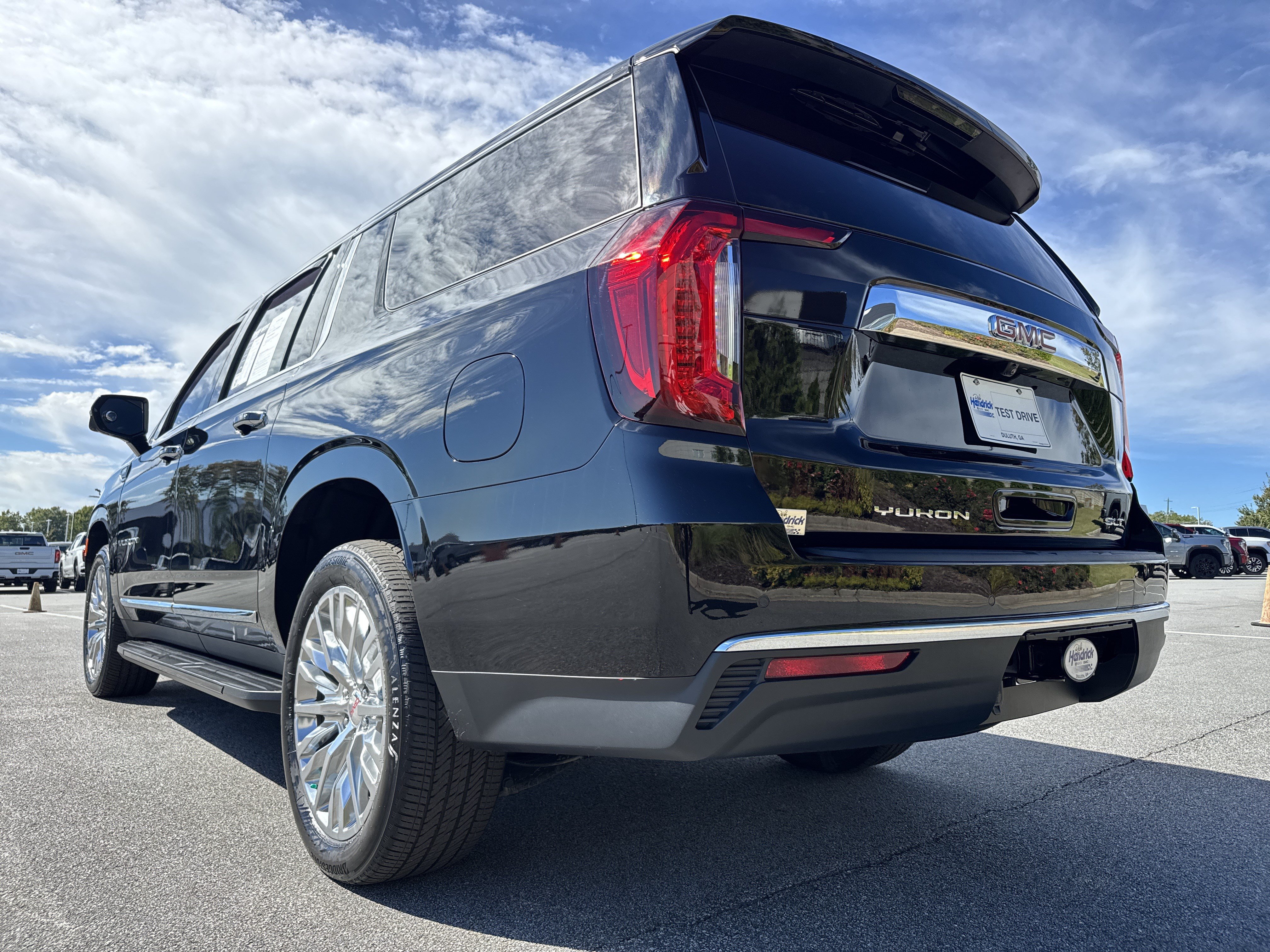 Used 2024 GMC Yukon XL SLT w/ SLT Luxury Package RWD image 8