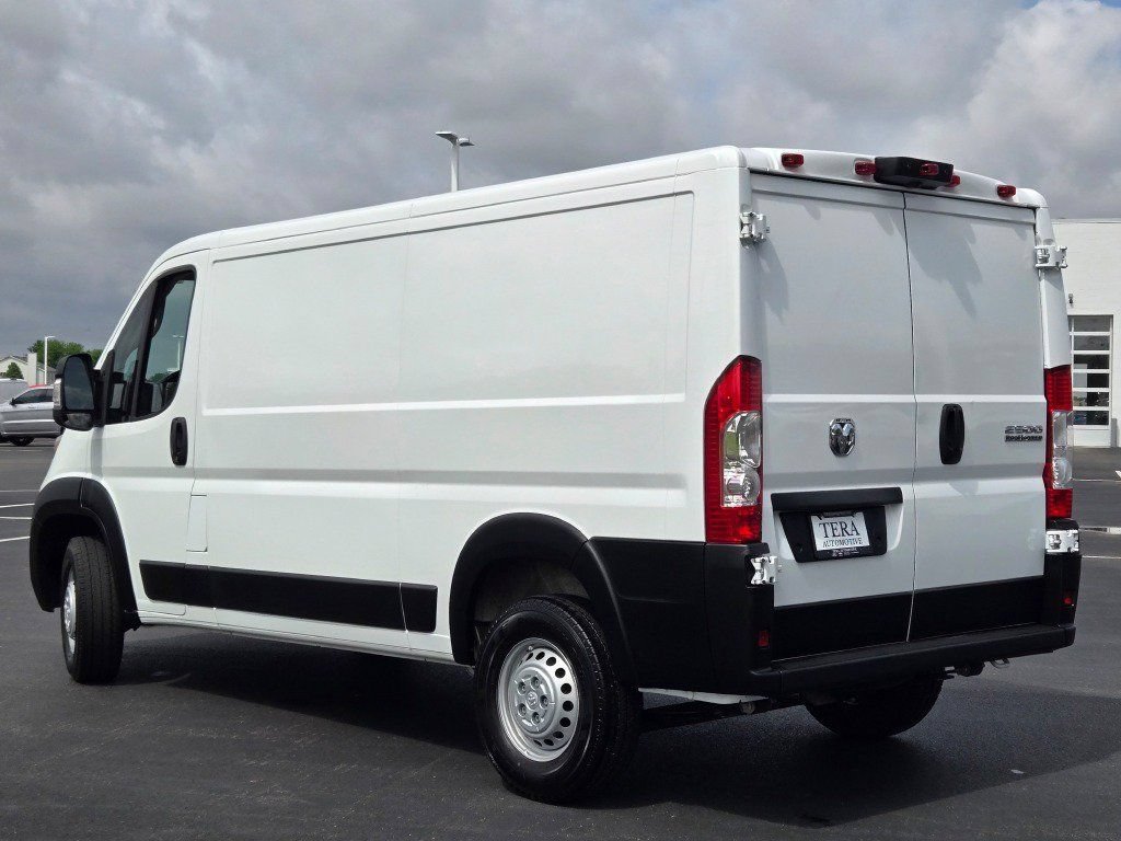 Used 2025 RAM ProMaster 2500 w/ Convenience Group FWD image 13