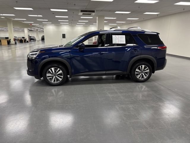 Used 2023 Nissan Pathfinder SL AWD/4WD image 4