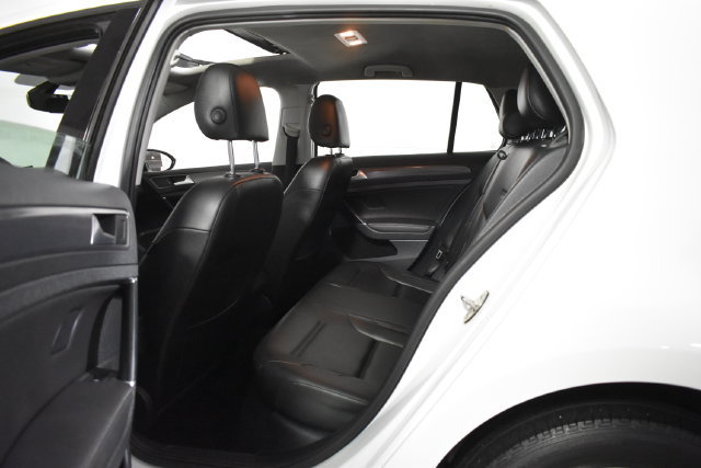 Used 2020 Volkswagen Golf 4-Door FWD image 28