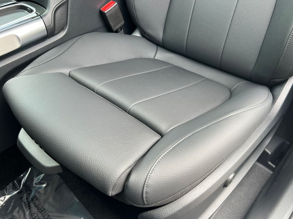 New 2026 Mercedes-Benz GLB 250 4MATIC image 11
