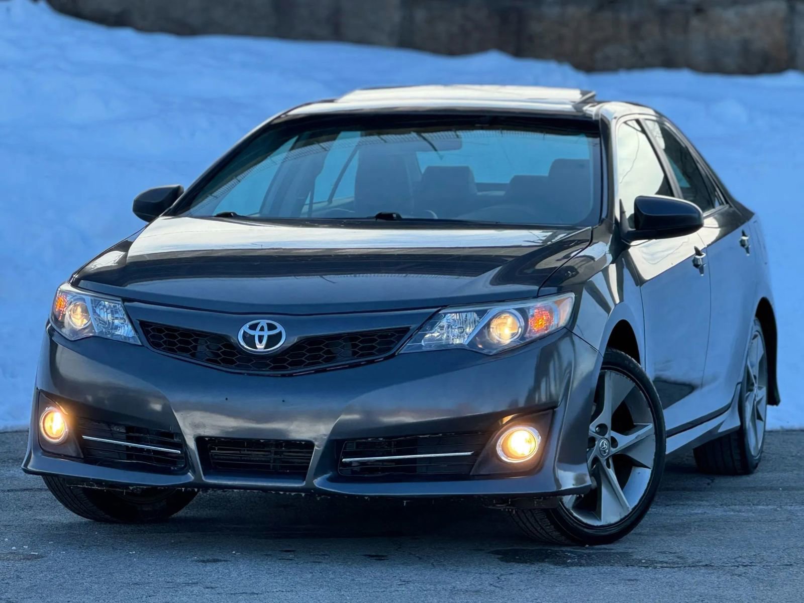 Used 2014 Toyota Camry SE FWD image 1