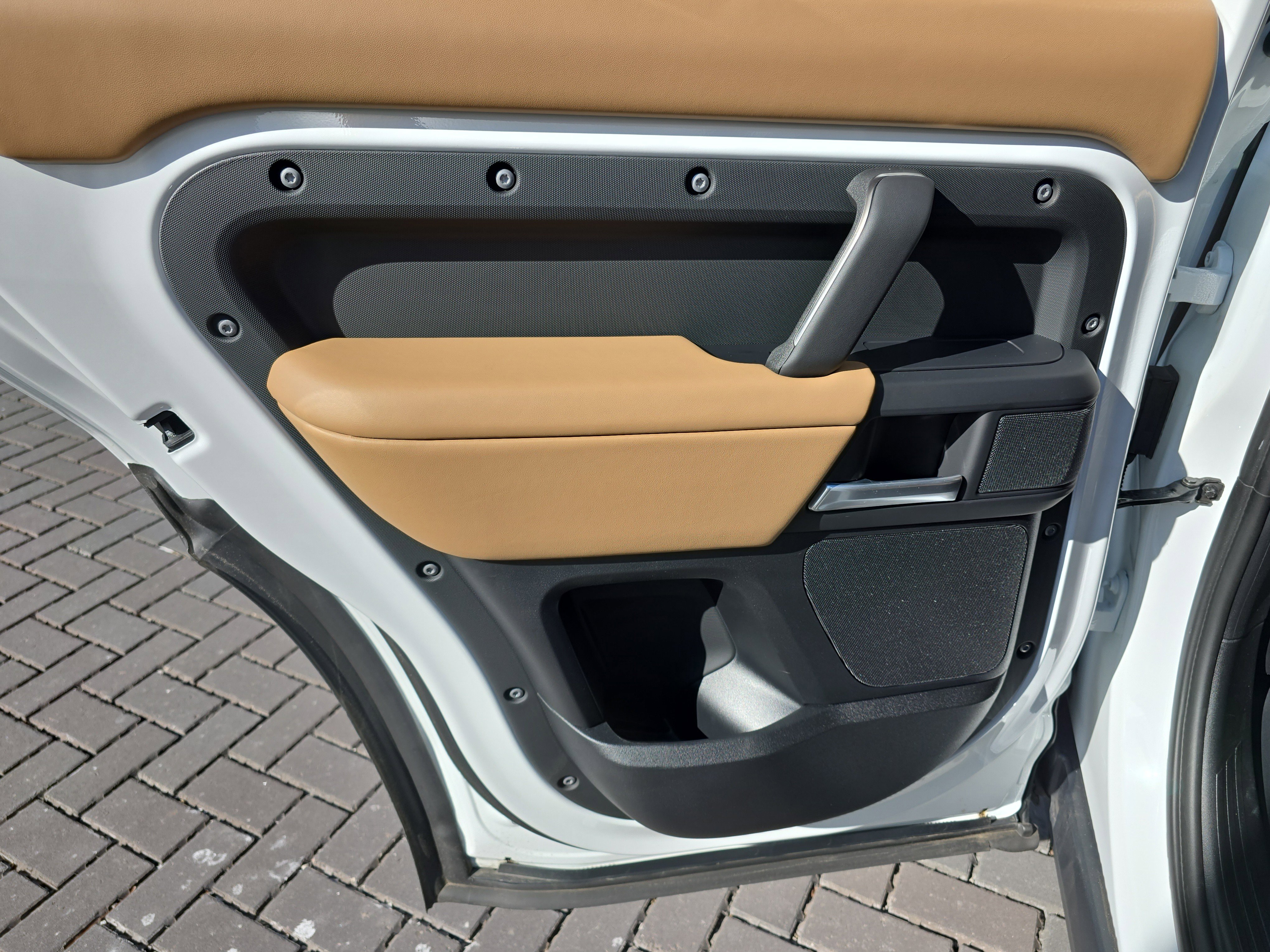 Used 2025 Land Rover Defender 110 X-Dynamic SE image 14