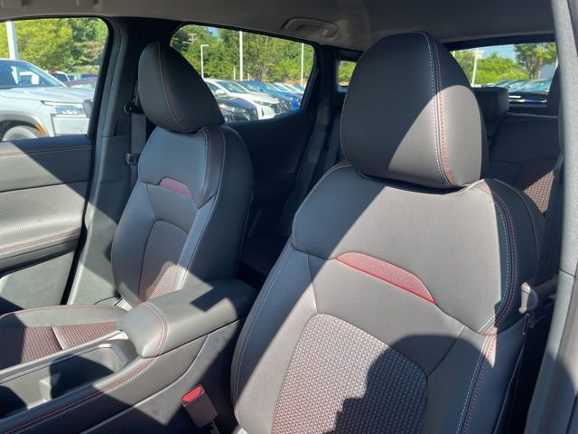 New 2025 Nissan Kicks SR image 17