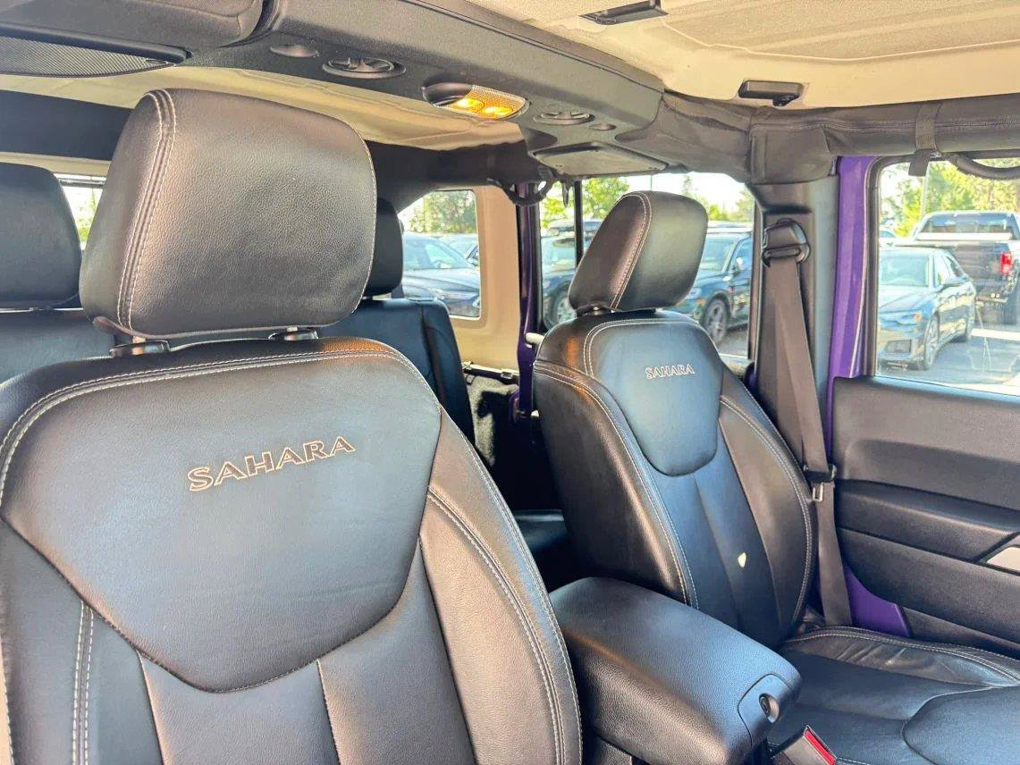 Used 2018 Jeep Wrangler Unlimited Sahara w/ Dual Top Group AWD/4WD image 21